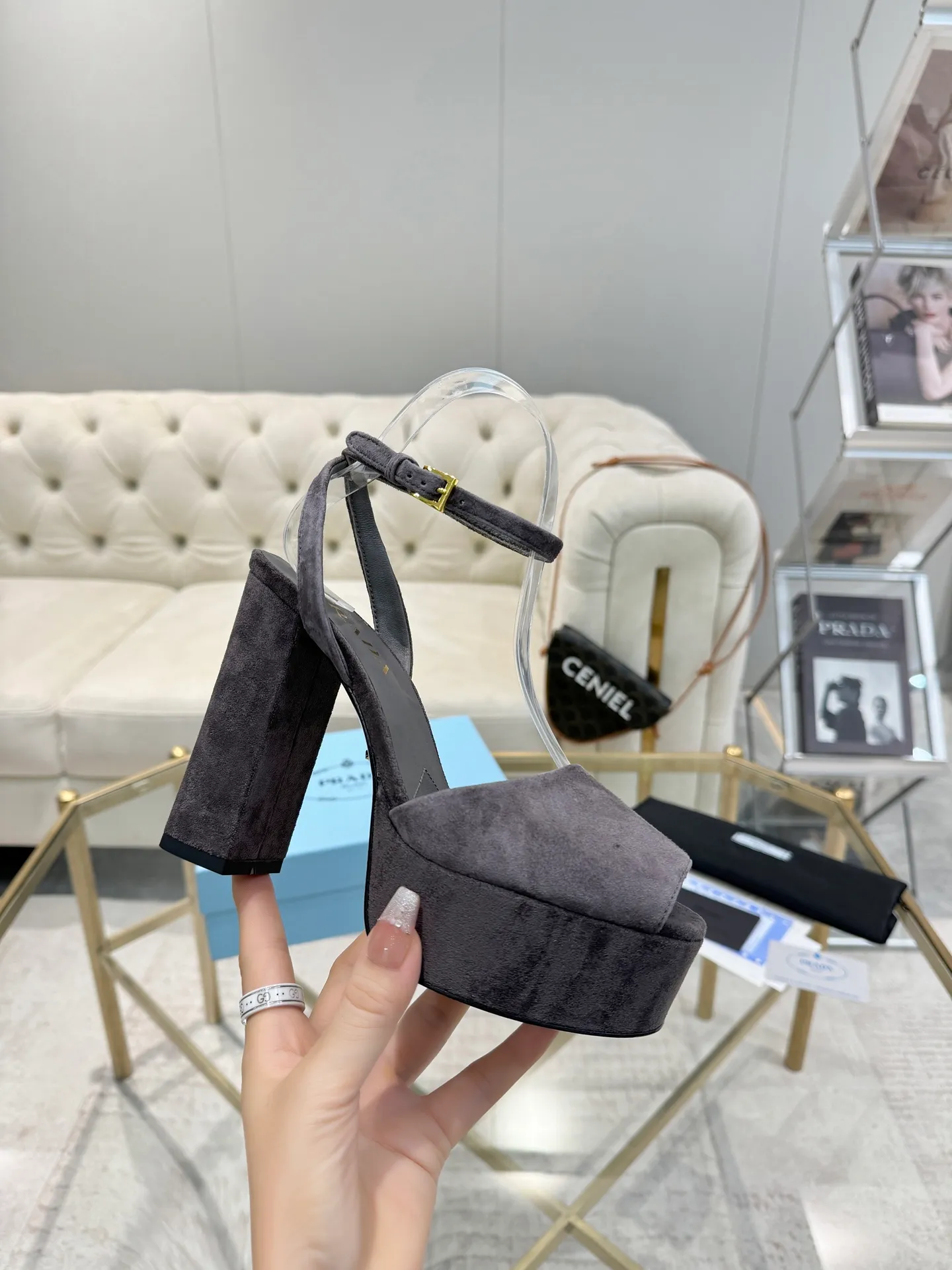 👟👟Ex-factory price 600👟👟 (imitation leather bottom-20) New arrival 👉Ready stock👈Remove the original board and make a 1:1 replica‼ ️The highest version ✅ Prada's early spring catwalk hot style 😘The latest spring style thick square toe water platform series (genuine leather outsole), (simulated leather sole) goddess must-have for super beautiful feet 👉The upper is made of imported original calfskin, soft and textured, lining + foot pads, imported sheepskin lining, breathable and comfortable, private model water platform, heel, water platform 3.5M, heel height 12M Code number 35M-39M (34 40 41 42 43 is custom-made and cannot be returned or exchanged)